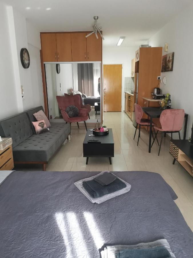 Апартаменти Flat111-Adults Only Лімасол Екстер'єр фото
