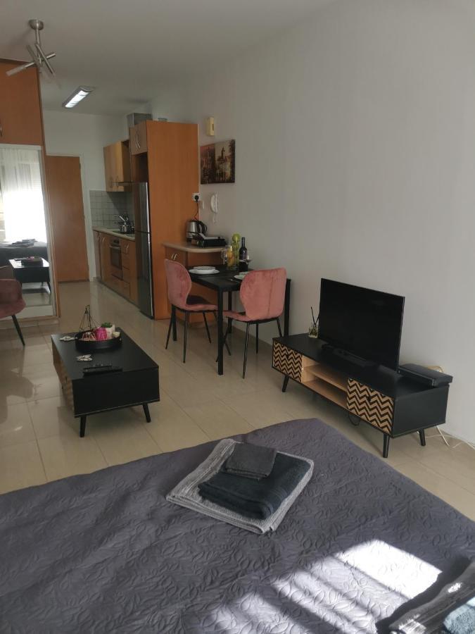 Апартаменти Flat111-Adults Only Лімасол Екстер'єр фото